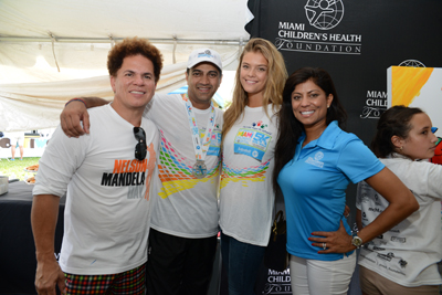 Desde la izq. Romero Britto, Dr. Narendra Kini, presidente y CEO of MCH, Nina Agdal, Lucy Morillo, presidenta y CEO de MCHF