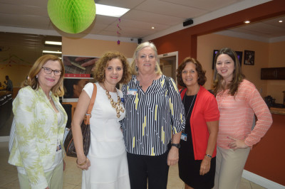 Desde la izquierda Barbara Clowe; Ileana Rodriguez; Janet Wiese; Nancy Schroeder y Jocelyn Fernandez.