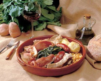  La comida gallega es una de las más deliciosas y auténticas en toda España; y el caldo gallego es un clásico de esta gastronomía